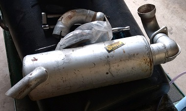 AM52018 72 JD400 Muffler.jpg