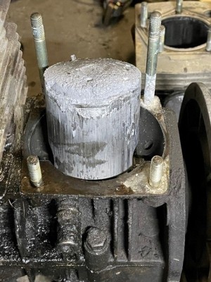 1974 JD 600 Piston Seized.jpg