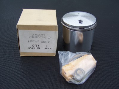 am53072 JD 600 piston.jpg